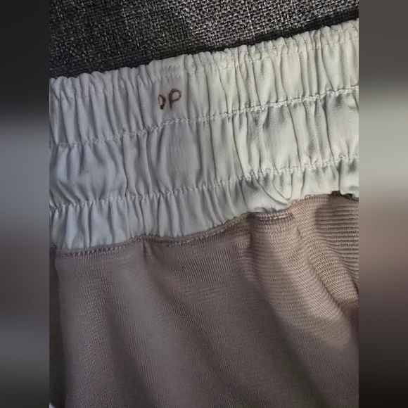 Lululemon Hotty Hot Shorts Size 8 Regular 2" - Picture 6 of 7